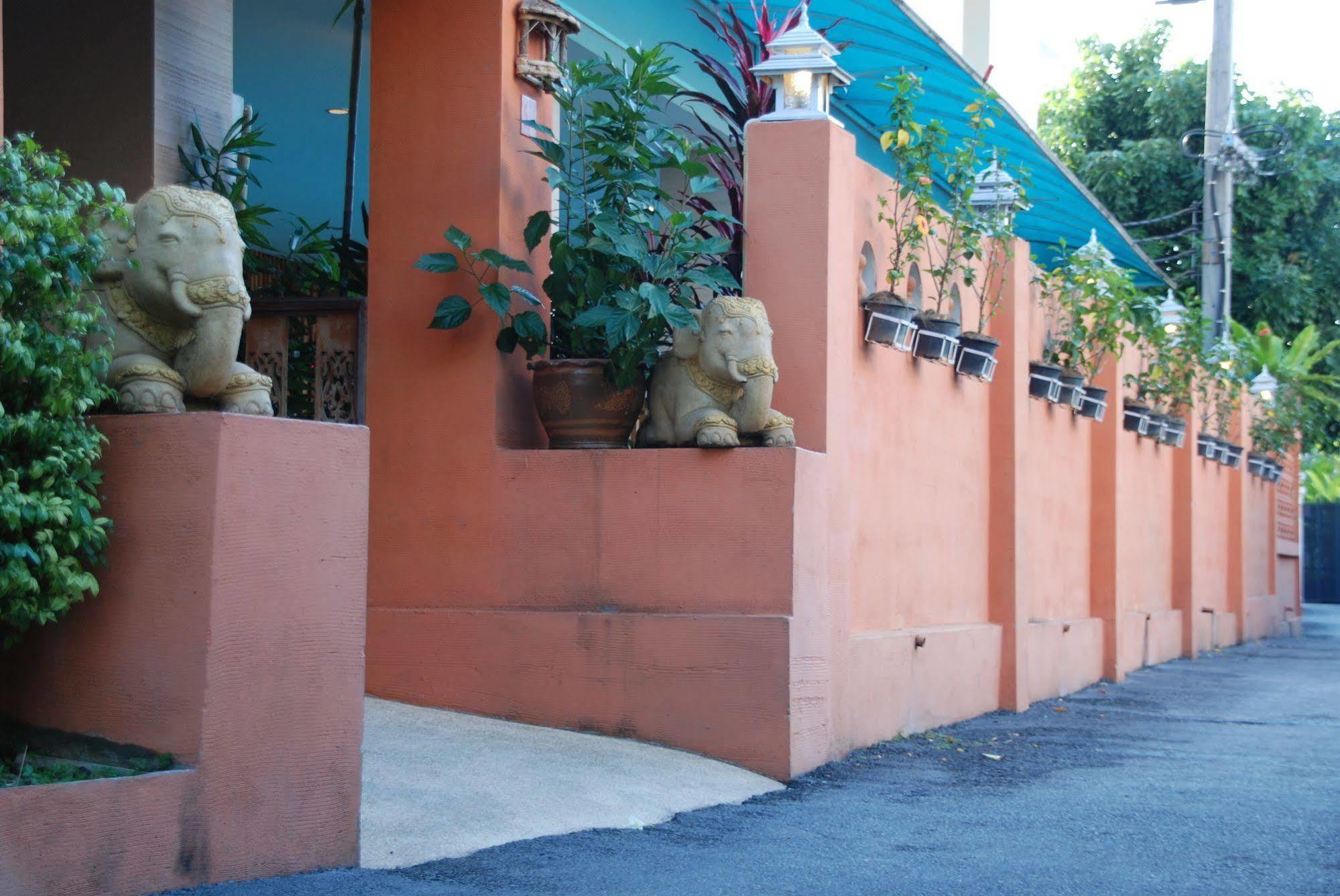 Thaphae Garden Guesthouse Chiang Mai Exterior photo
