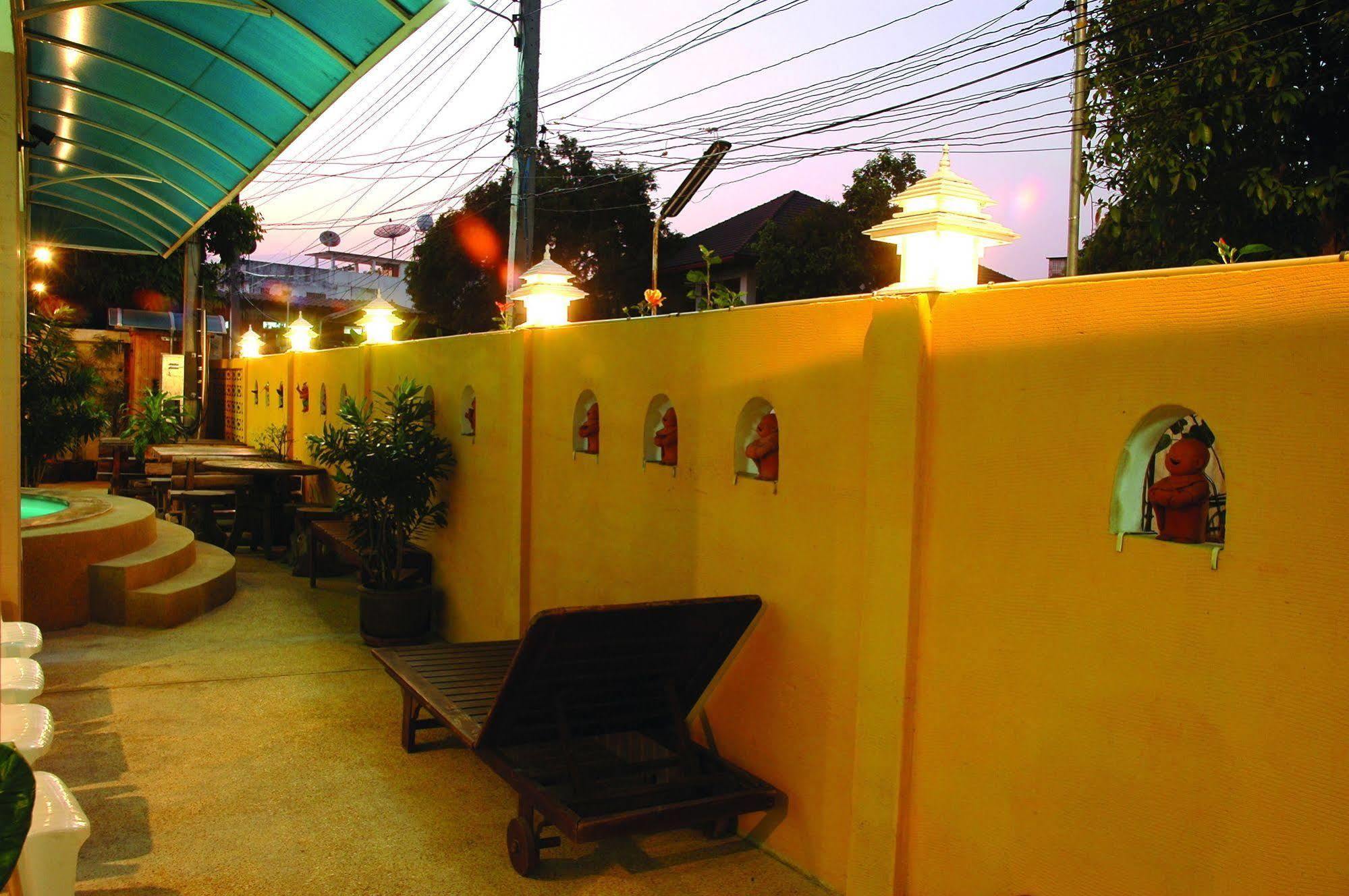 Thaphae Garden Guesthouse Chiang Mai Exterior photo