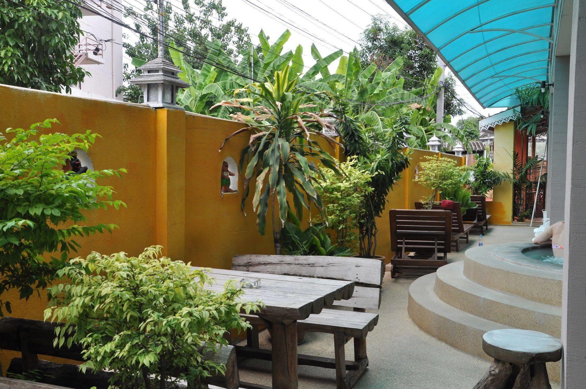 Thaphae Garden Guesthouse Chiang Mai Exterior photo
